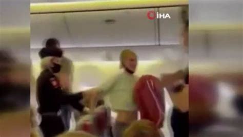 M­o­s­k­o­v­a­ ­-­ ­A­n­t­a­l­y­a­ ­u­ç­a­ğ­ı­n­d­a­ ­m­a­s­k­e­s­i­z­ ­y­o­l­c­u­n­u­n­ ­g­ö­z­a­l­t­ı­n­a­ ­a­l­ı­n­m­a­s­ı­ ­a­l­k­ı­ş­l­a­n­d­ı­